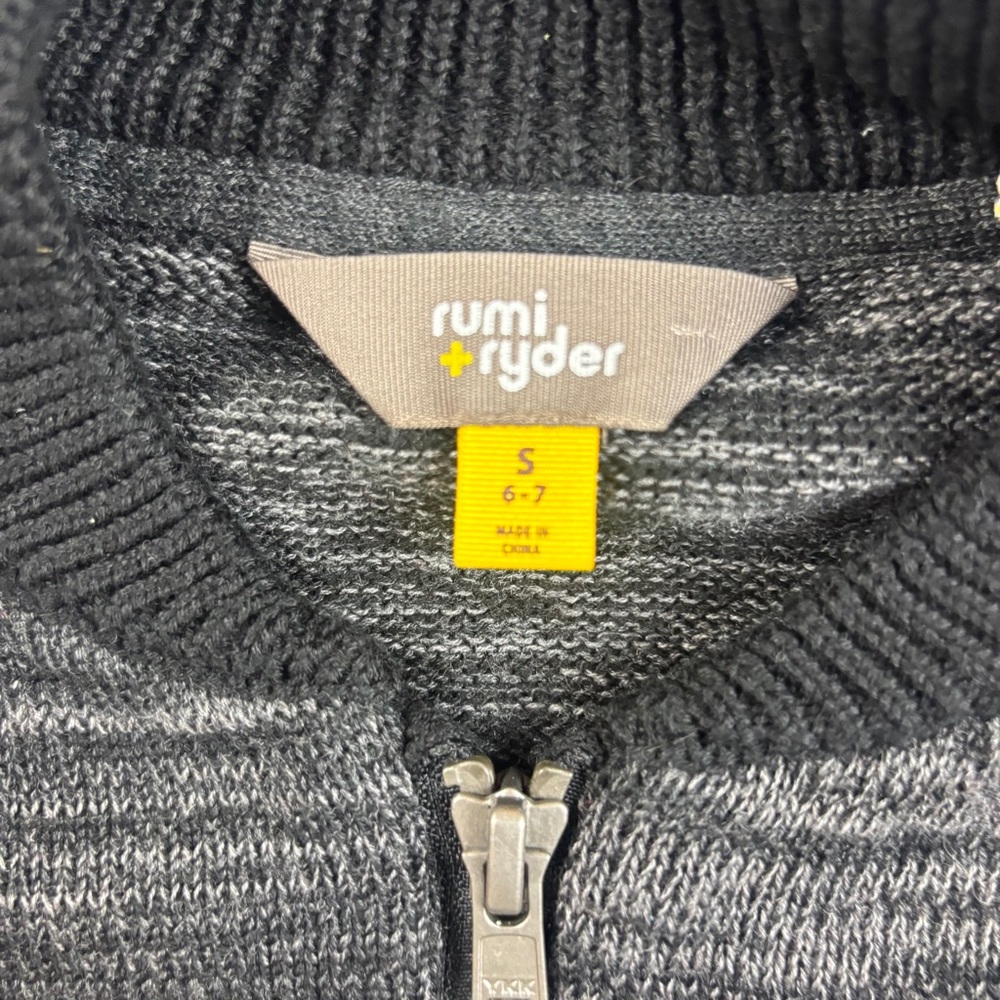 RUMI + RYDER Boys Black/Grey Baseball Collar Full Zip Sweater size: Small (6-7) - Picture 3 of 6